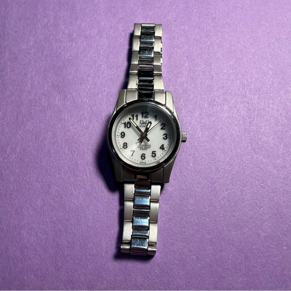 Q&Q Silver and Black Quartz Watch - Picture 1 of 5
